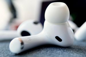 Как настроить AirPods: корректируем работу наушников под себя
