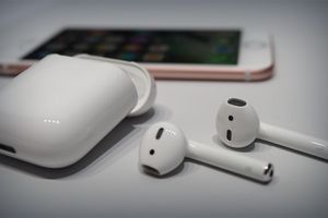 Які бувають аксесуари для навушників AirPods