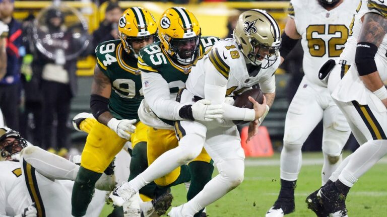 Packers Secure Playoff Berth with Impressive Victory Over Saints