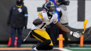 Steelers’ George Pickens Urged to Control On-Field Behavior by NFL Veteran