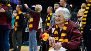 Loyola Chicago Basketball Team’s Heartfelt Apology to Sister Jean Following Viral Snub Incident